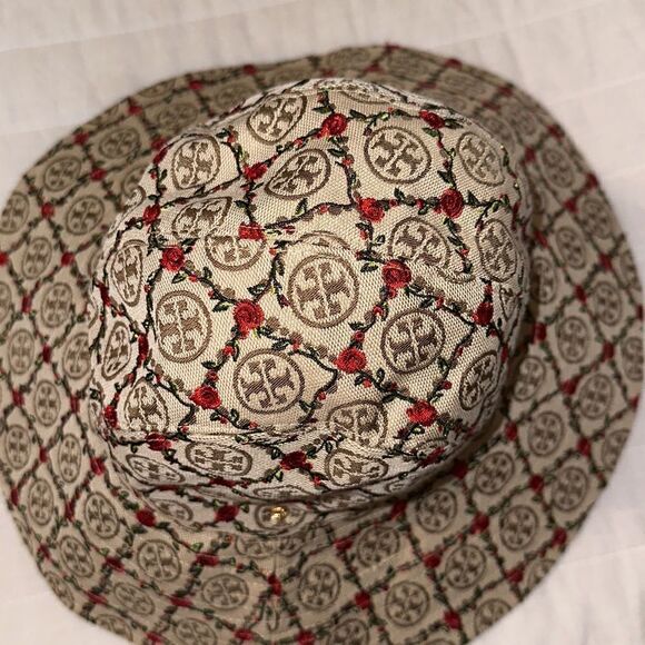 Tory Burch OS Beige Tan Red Monogram Embroidered Climbing Rose Bucket Hat main image 9